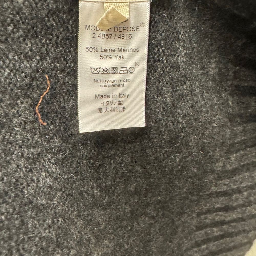 Céline Charcoal Gray Wool & Yak Blend Wrap Shawl Scarf with Ribbed Edges Auth - Picture 9 of 11